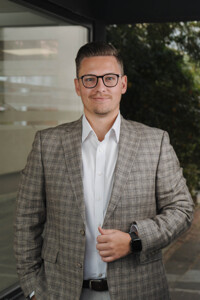 Herr Mike Harbauer